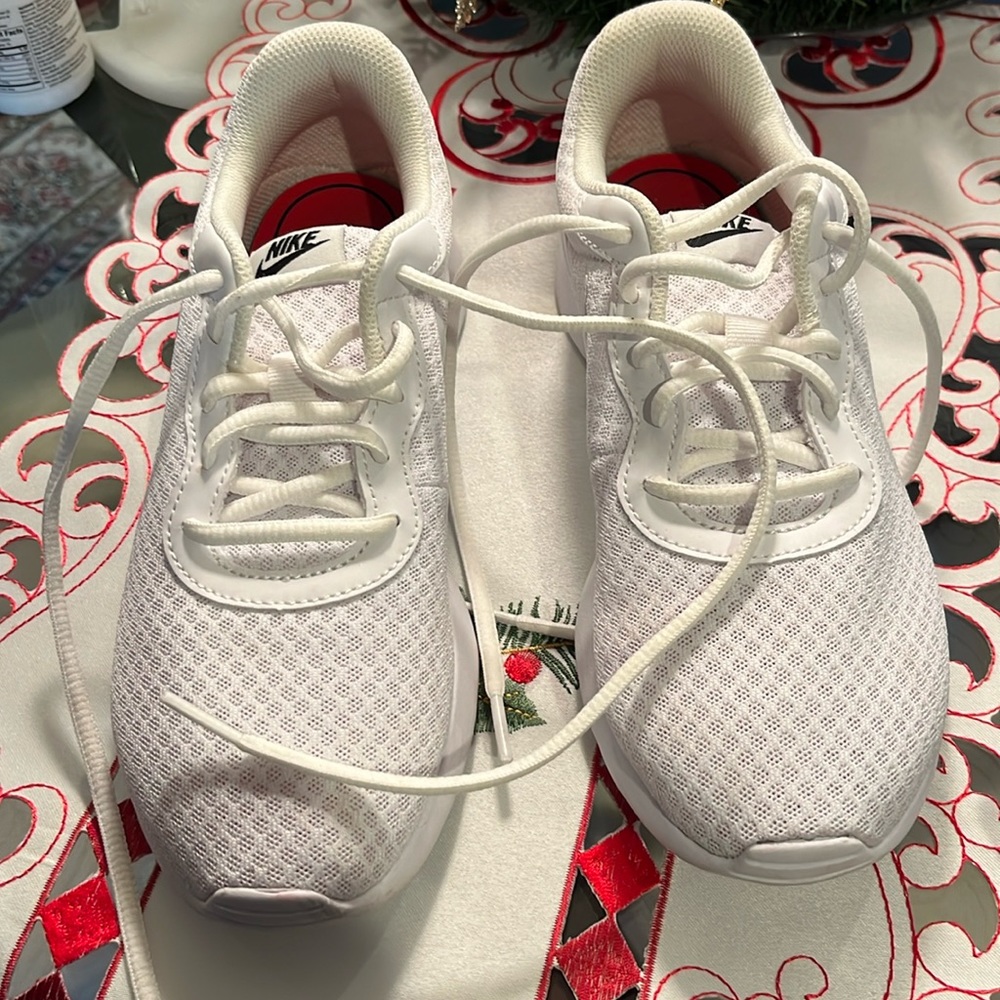 Nike Tanjun Sneakers White 7.5